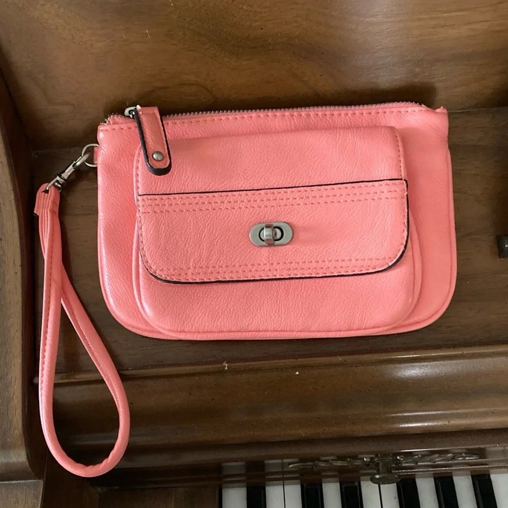 Merona wristlet clean